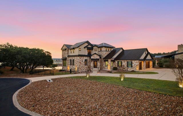 4-bedroom rental at 119 Spiritual in Spring Branch, TX — photo 4