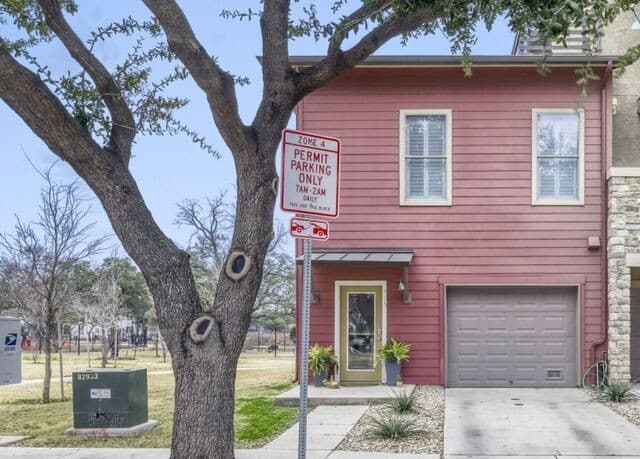 2-bedroom rental at 415 Santa Clara Unit 1 in San Antonio, TX — photo 2