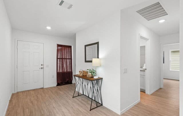 4-bedroom rental at 4530 Glades Way in San Antonio, TX — photo 4