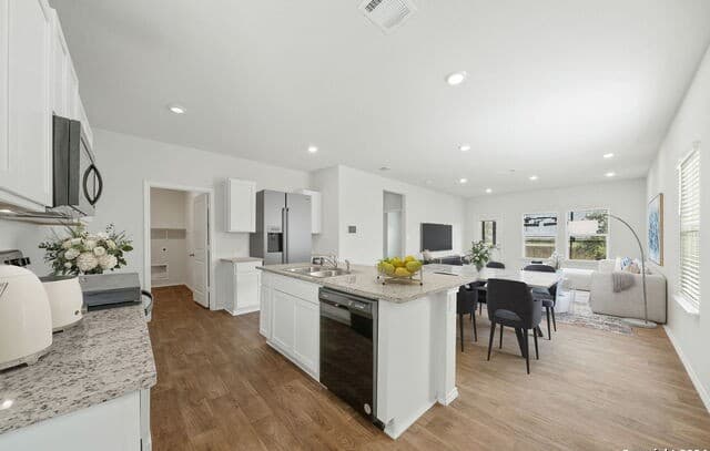 3-bedroom rental at 3727 Prairie Pond in San Antonio, TX — photo 4