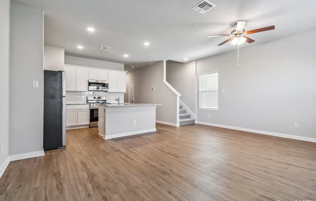 rental at 3936 Abbott Pass in St Hedwig, TX — photo 3
