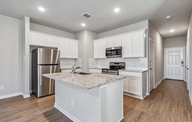 rental at 3936 Abbott Pass in St Hedwig, TX — photo 4