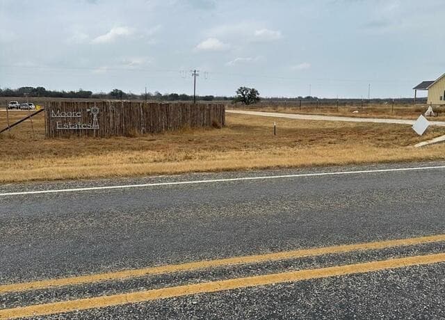 rental at 000 E Fm 462 in Moore, TX — photo 1