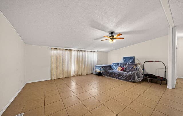 3-bedroom rental at 21960 Priest Rd in Elmendorf, TX — photo 5