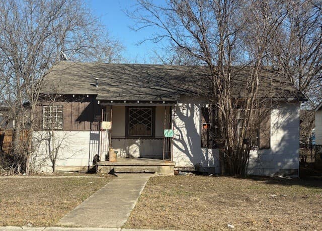 3-bedroom rental at 1610 22nd in San Antonio, TX — photo 3