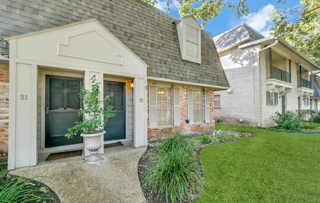 2-bedroom rental at 122 E Terra Alta Unit 22 in San Antonio, TX — photo 1
