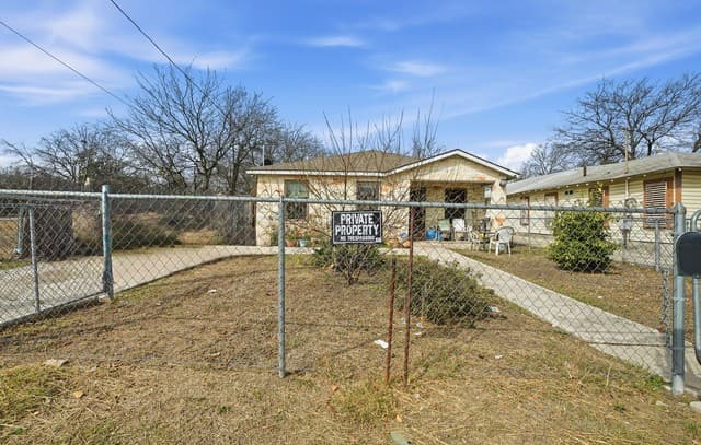 3-bedroom rental at 1511 19th in San Antonio, TX — photo 5