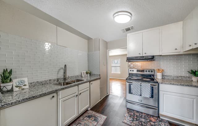3-bedroom rental at 2307 Basse in San Antonio, TX — photo 4