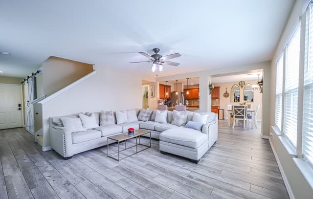 3-bedroom rental at 6723 Loma Blanca in San Antonio, TX — photo 3