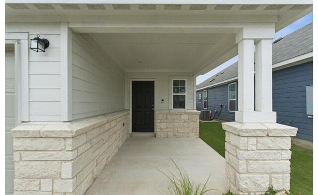 4-bedroom rental at 450 White Heron Way in Marion, TX — photo 2