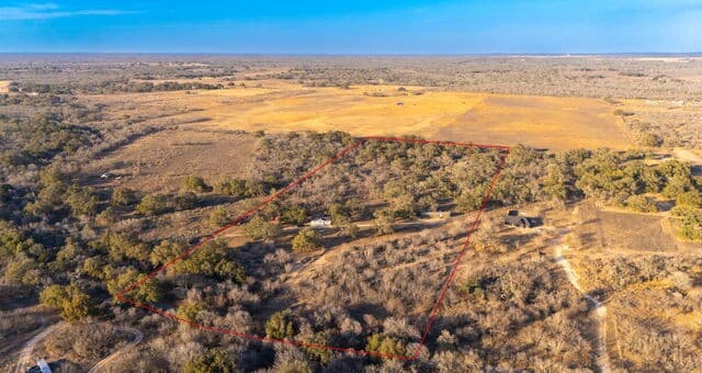 6-bedroom rental at 2383 Tomblin in Bigfoot, TX — photo 3