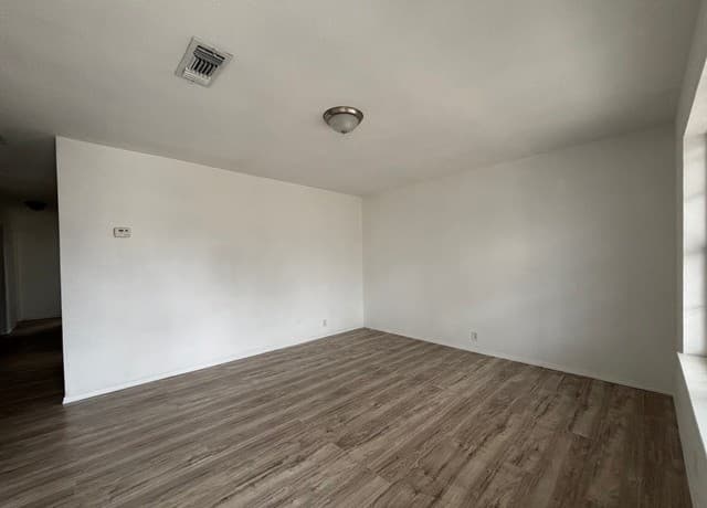 4-bedroom rental at 513 Fitch in San Antonio, TX — photo 2