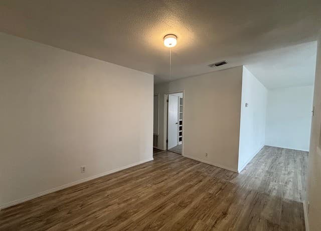 4-bedroom rental at 513 Fitch in San Antonio, TX — photo 3