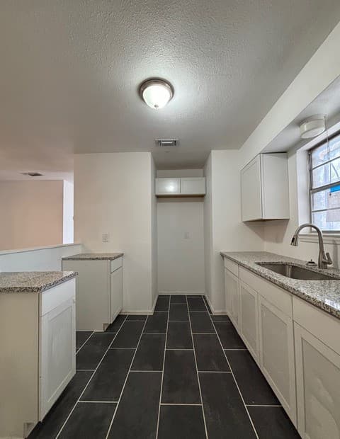 4-bedroom rental at 513 Fitch in San Antonio, TX — photo 5