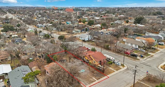 rental at 2106 E Crockett St in San Antonio, TX — photo 1