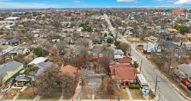 rental at 2106 E Crockett St in San Antonio, TX — photo 2