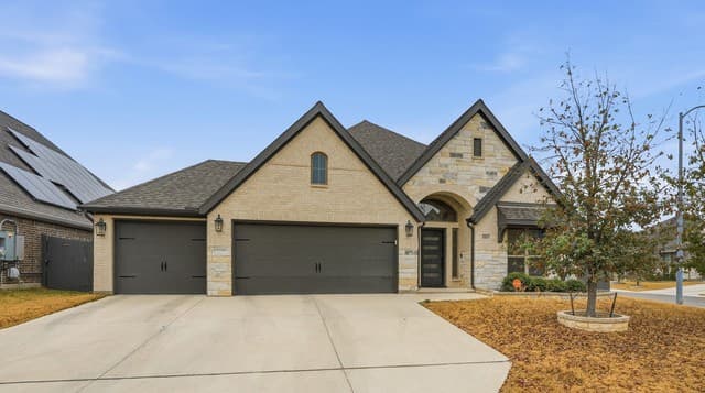 4-bedroom rental at 14107 Rio Lobo in San Antonio, TX — photo 2