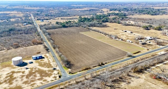 rental at 13310 Macdona Lacoste in Atascosa, TX — photo 2