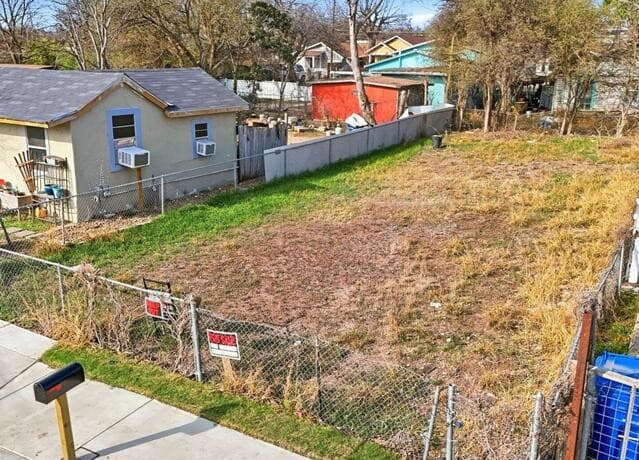 rental at 2229 S Trinity in San Antonio, TX — photo 1