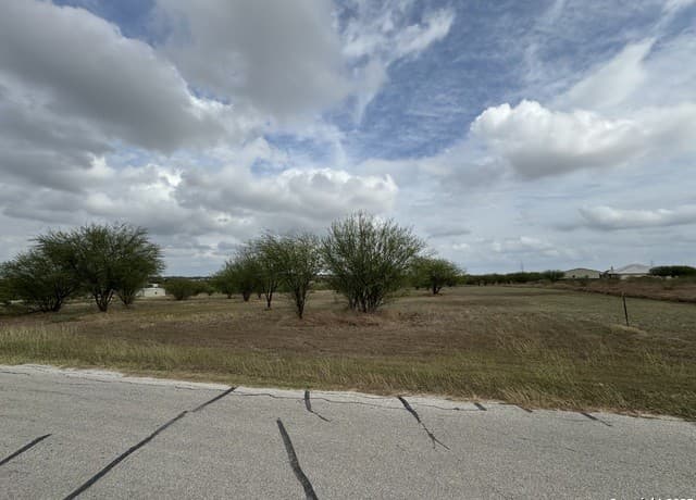 rental at 946 Country Lane in Marion, TX — photo 3