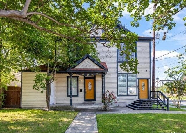 rental at 302 Lamar in San Antonio, TX — photo 1