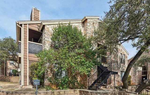 1-bedroom rental at 11520 Huebner Unit 504 in San Antonio, TX — photo 2