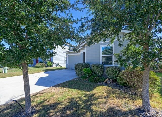 3-bedroom rental at 5526 Rosillo Gate in San Antonio, TX — photo 3
