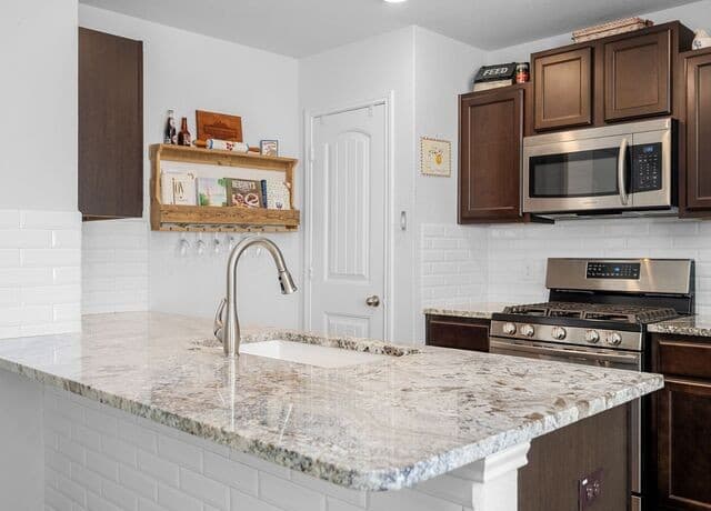 3-bedroom rental at 5526 Rosillo Gate in San Antonio, TX — photo 5