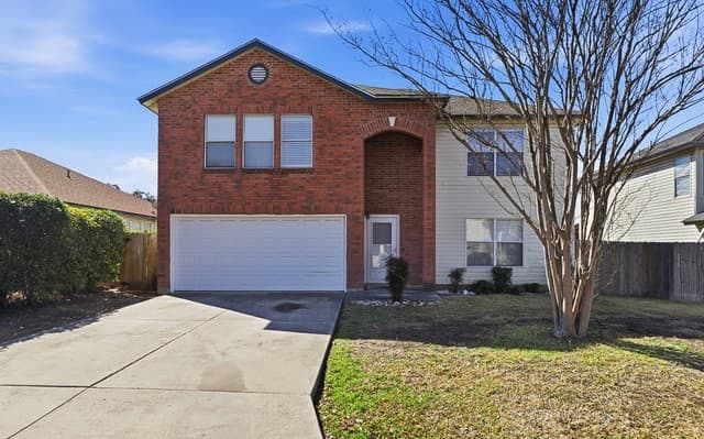 4-bedroom rental at 9918 Kelton Dr in San Antonio, TX — photo 2