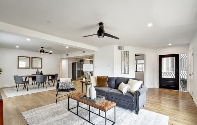 5-bedroom rental at 568 W Quill Dr in San Antonio, TX — photo 5