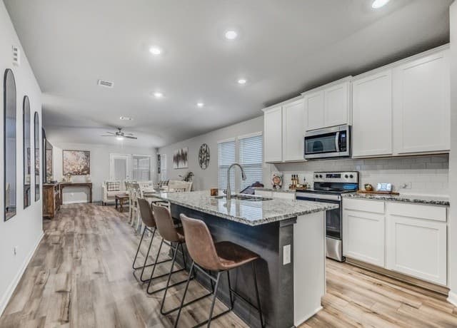 3-bedroom rental at 11535 Sagebrooke Run in San Antonio, TX — photo 3