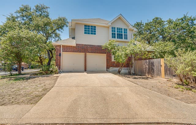 4-bedroom rental at 1419 Blackbird in San Antonio, TX — photo 4