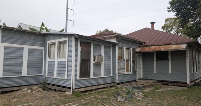 3-bedroom rental at 1122 Burnet in San Antonio, TX — photo 5