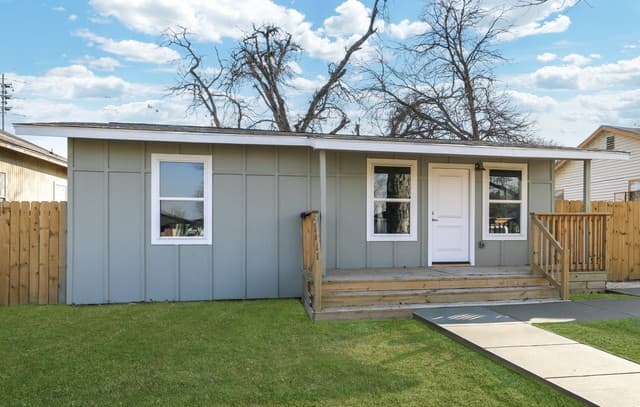 3-bedroom rental at 2042 Hicks in San Antonio, TX — photo 1