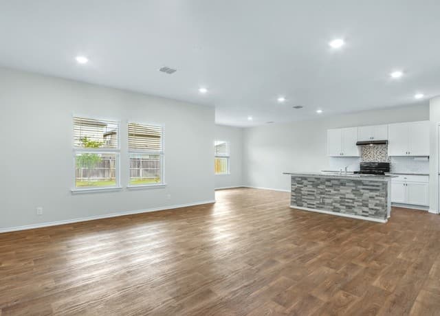 4-bedroom rental at 4258 Fort Palmer Blvd in St Hedwig, TX — photo 4