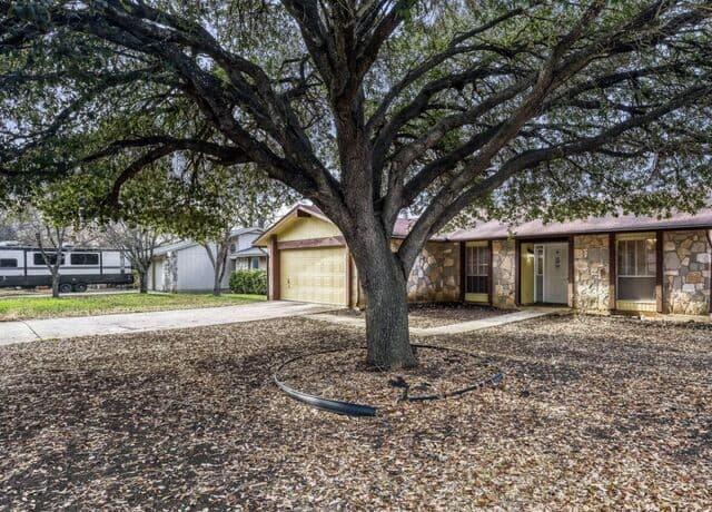 3-bedroom rental at 9714 Bay View Dr in San Antonio, TX — photo 4
