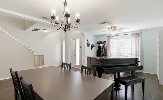 4-bedroom rental at 1341 Leopard Hunt in San Antonio, TX — photo 4