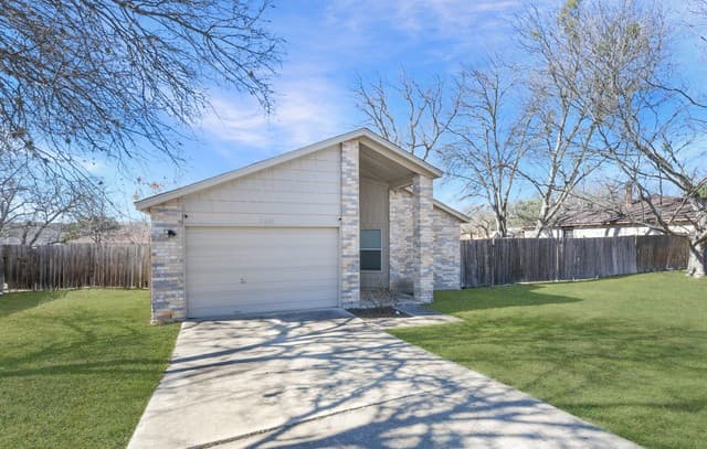 3-bedroom rental at 5607 Clearwood in San Antonio, TX — photo 1