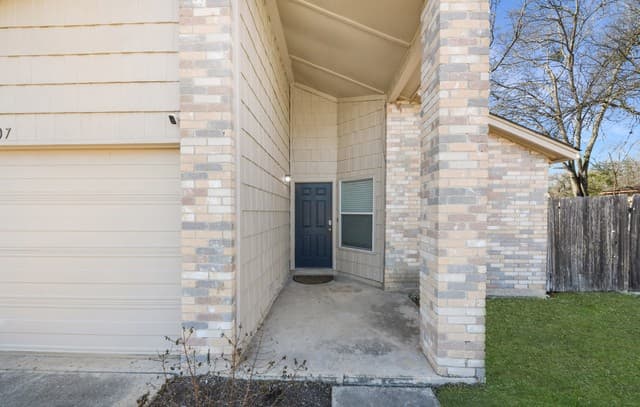 3-bedroom rental at 5607 Clearwood in San Antonio, TX — photo 2