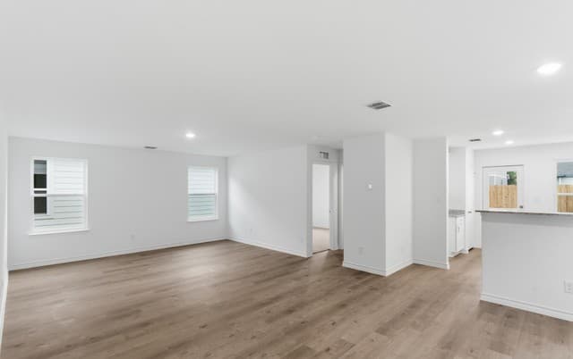 4-bedroom rental at 429 Raven Row in Marion, TX — photo 4