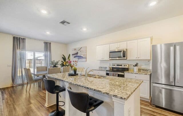 4-bedroom rental at 5247 Hickory Pl in San Antonio, TX — photo 5