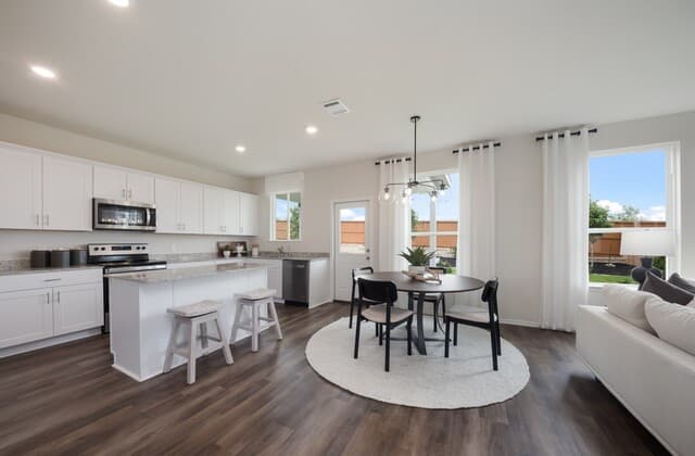 4-bedroom rental at 475 White Heron Way in Marion, TX — photo 4