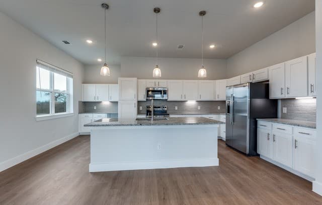 4-bedroom rental at 330 E Carson Unit 2302 in San Antonio, TX — photo 4