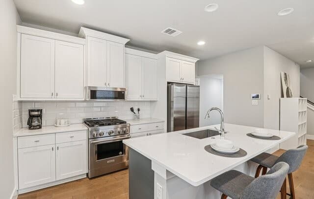3-bedroom rental at 311 E Evergreen #1 in San Antonio, TX — photo 2