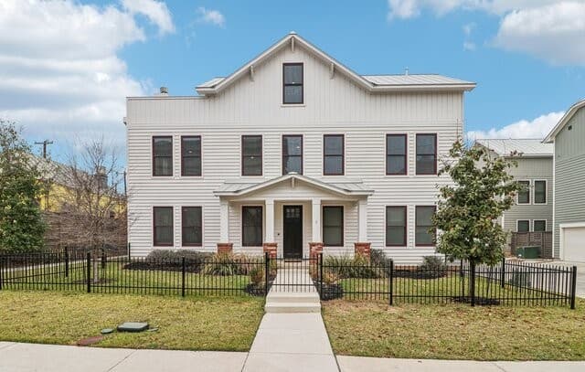 3-bedroom rental at 311 E Evergreen #1 in San Antonio, TX — photo 5