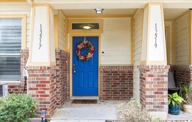 2-bedroom rental at 13517 Bristow Dawn in San Antonio, TX — photo 2