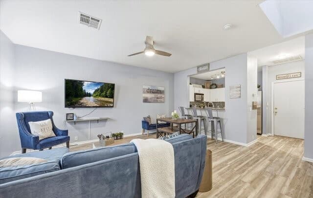 2-bedroom rental at 13517 Bristow Dawn in San Antonio, TX — photo 3