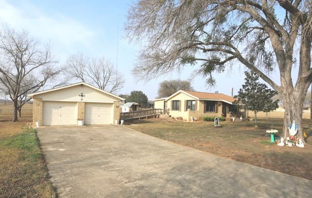3-bedroom rental at 10961 Kosub Ln in San Antonio, TX — photo 2
