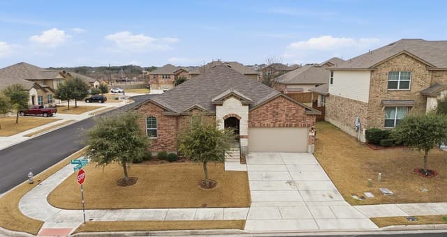 5-bedroom rental at 105 Blaze Moon in Cibolo, TX — photo 4