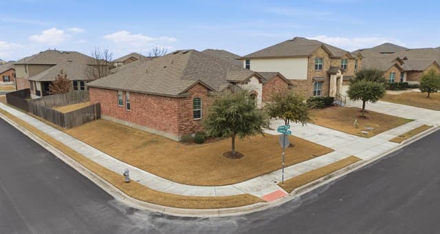 5-bedroom rental at 105 Blaze Moon in Cibolo, TX — photo 5